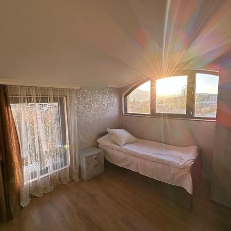 Family Hotel Гори Екстериор снимка