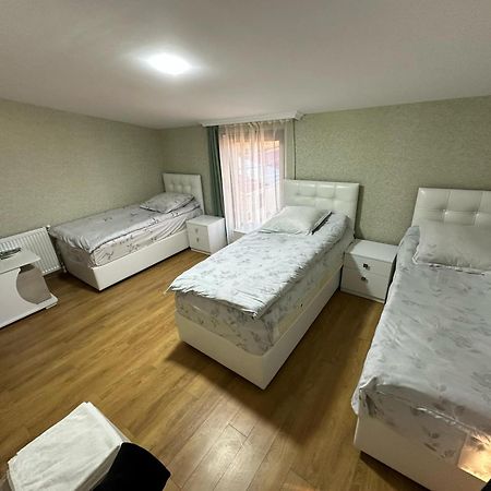 Family Hotel Гори Екстериор снимка