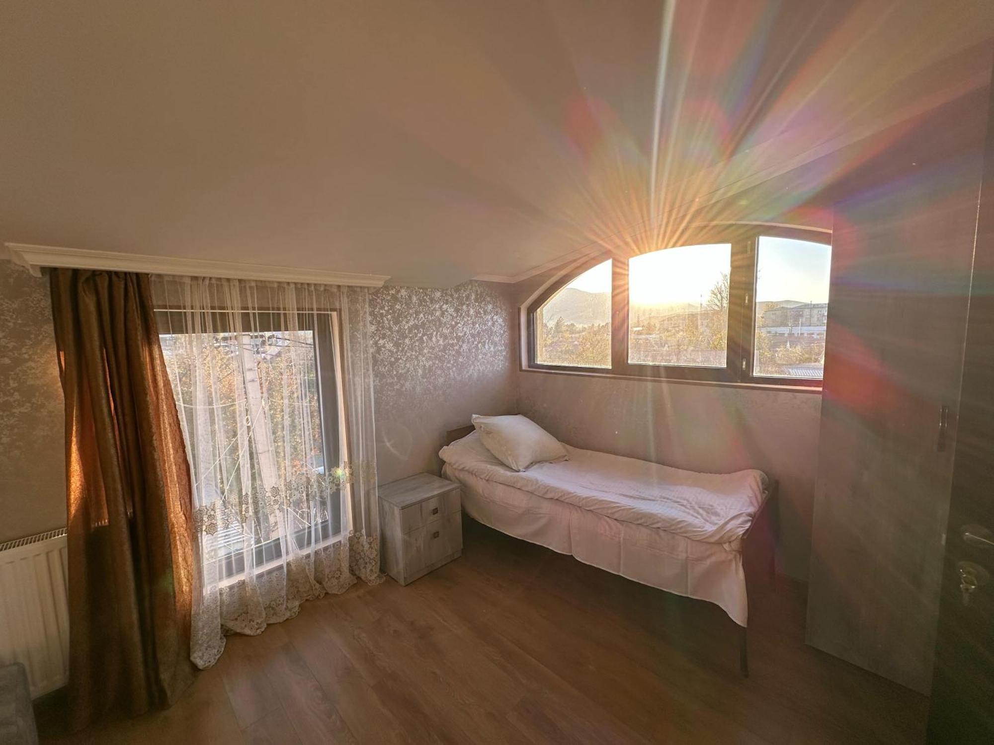 Family Hotel Гори Екстериор снимка